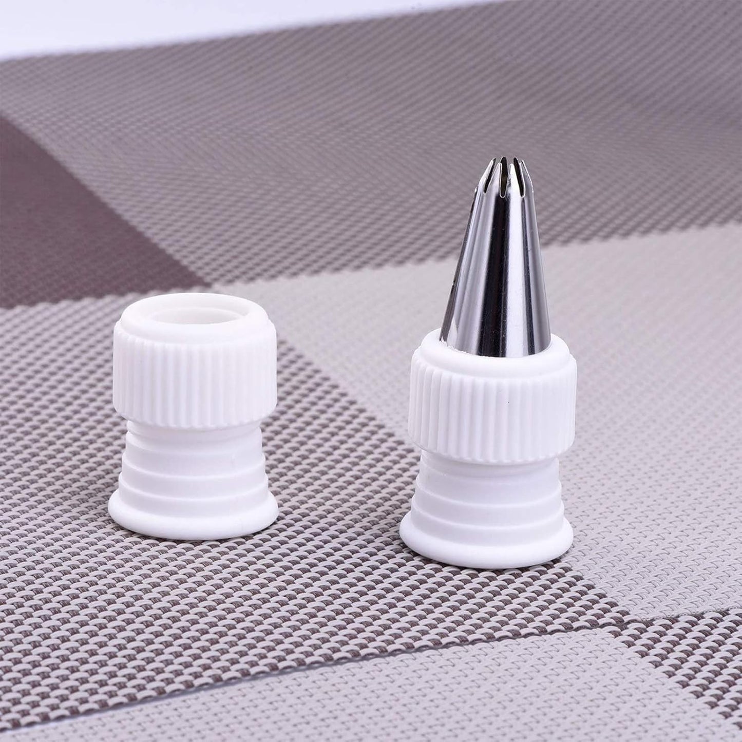 30 Pieces Coupler Piping Bag Plastic Standard Couplers Cake Decorating Pipe Tip for Frosting Icing Nozzles (1.2 x 1 Inch)