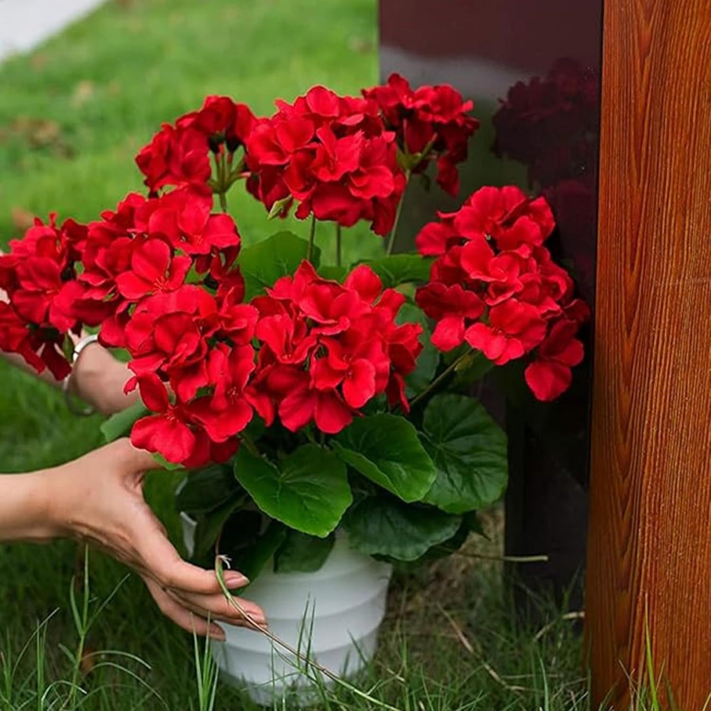 6Pcs Artificial Geraniums 14 Inch Lifelike Artificial Flowers with Adjustable Branches Long Lasting Vibrant Silk Geranium for Indoor, Outdoor, Red