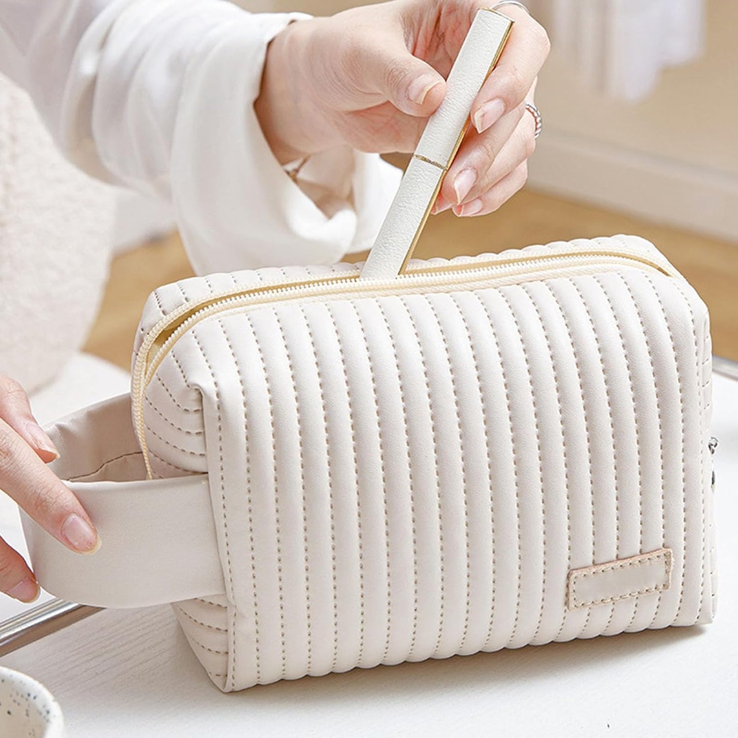 Travel Makeup Bag for Women, Large Capacity Cosmetic White Case Organizer Waterproof PU Toiletry Portable Handle with Multi Pockets
