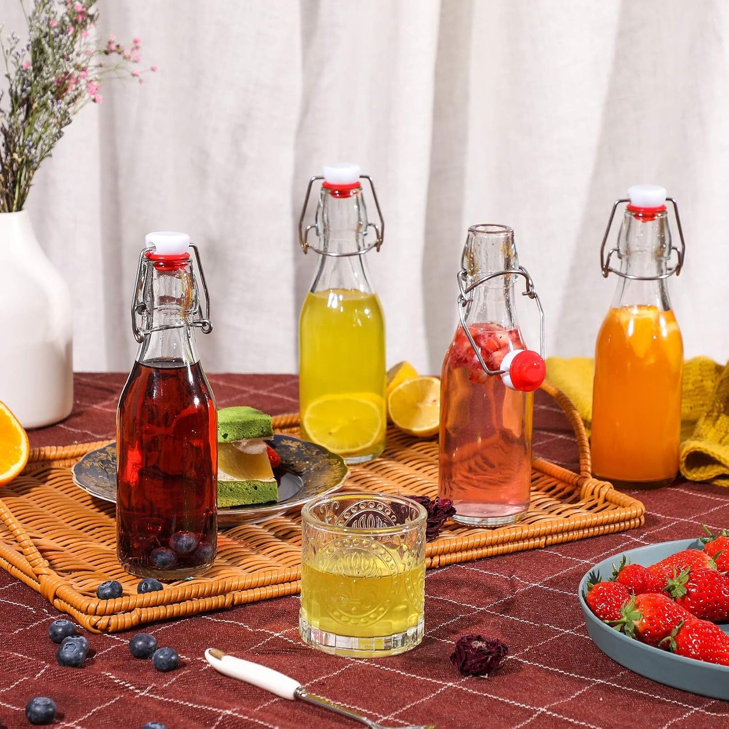 Clip-on glass storage bottle with lid for brewing beer, wine, spices, drinks, oil, vinegar, kombucha and water