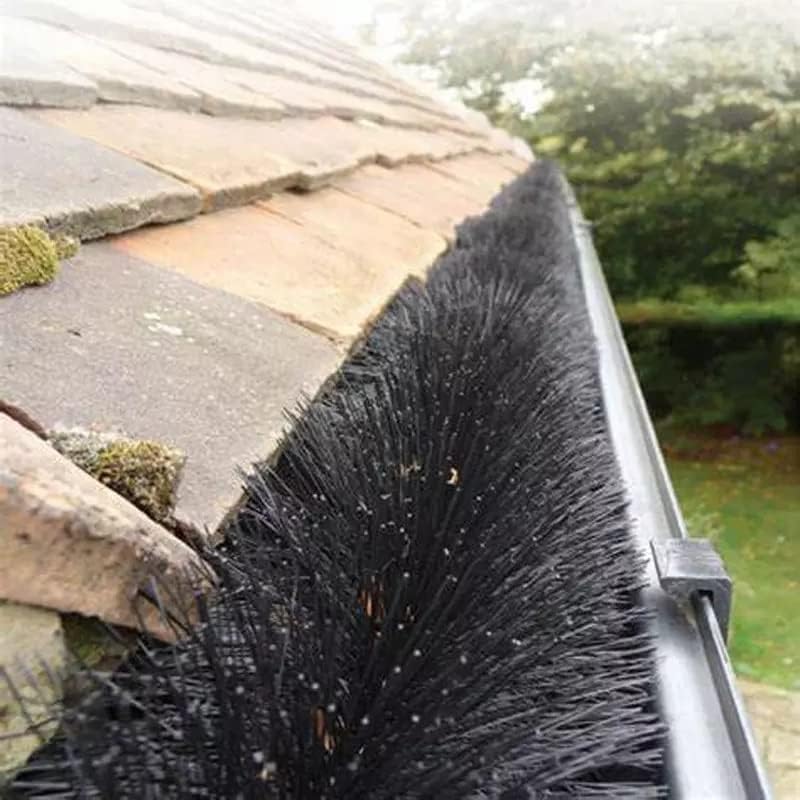 Gutter brush - Leaf catcher - Lead filter - Gutter drain cleaner - Leaf cleaner - Gutter unblocker - 4m x 100mm Black