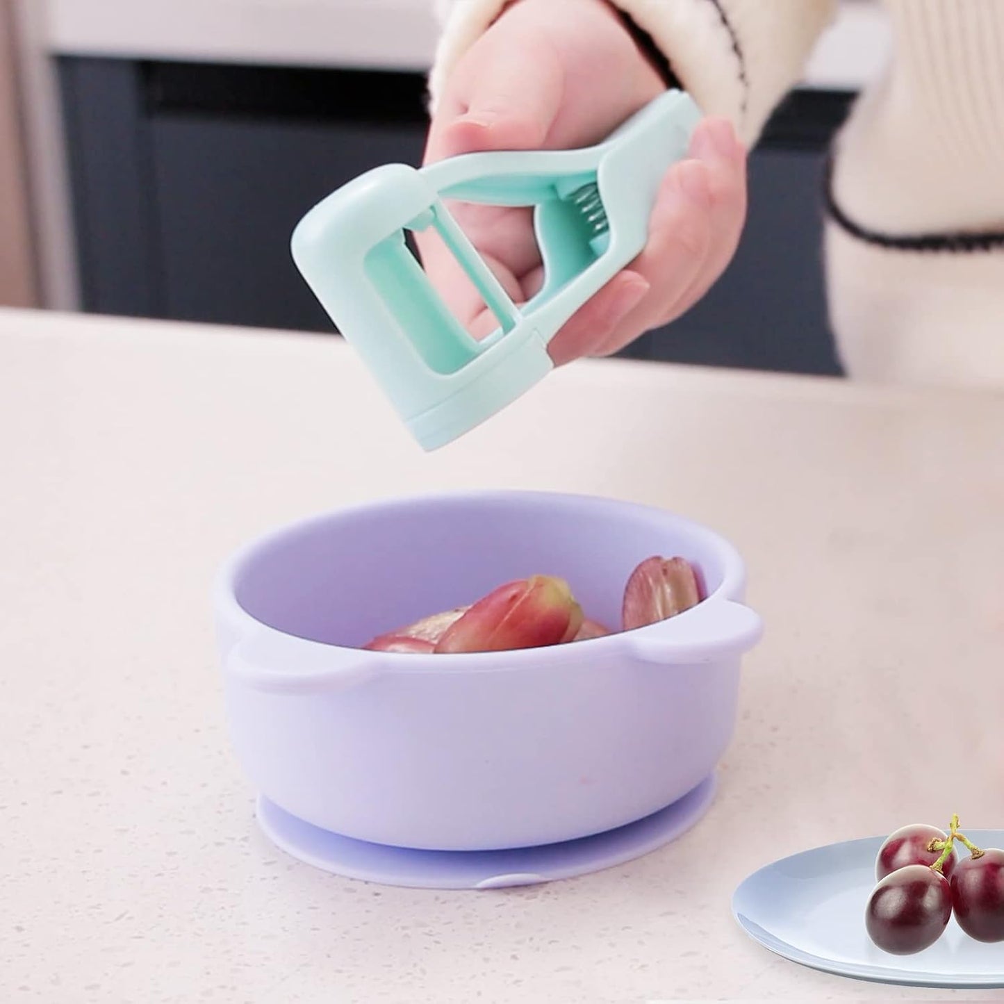 Grape cutter for toddlers - Baby grape cutter - Grape tomato cherry cutter - Can cut into 4 pieces - For vegetable fruit salad - Stainless steel kitchen gadget for quartering grapes