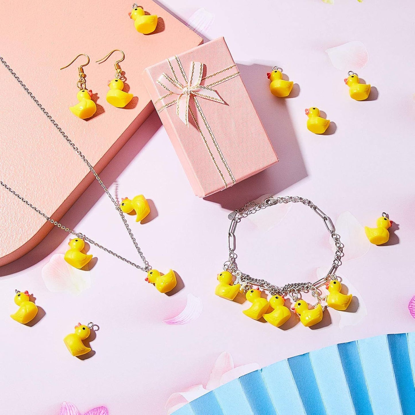 40 Pcs Mini Resin Duck Charms Pendants indings Beads or Women Adult Jewelry Making DIY Bracelet Necklace Earrings Keychain Crats Gits Party avors(Yellow,Classic)