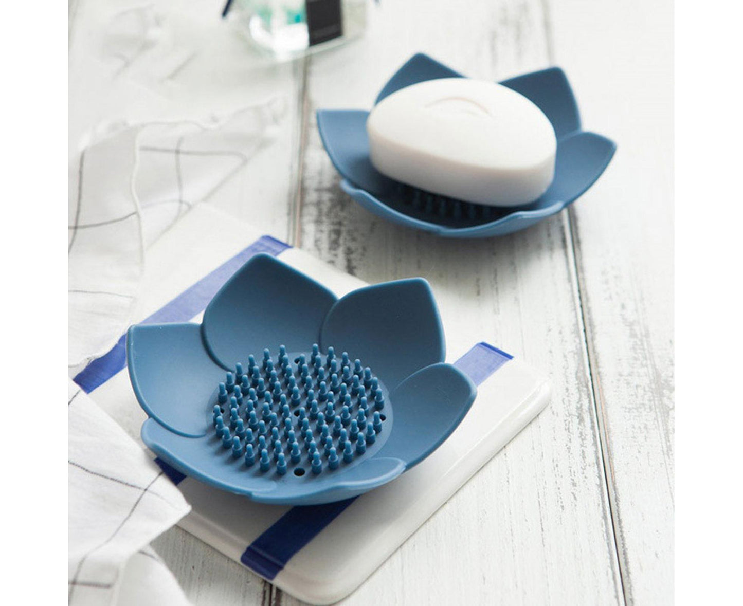 Soap Box Non-slip Lightweight Lotus Shape Box Silicone Draining Soap Dish for Home-Blue