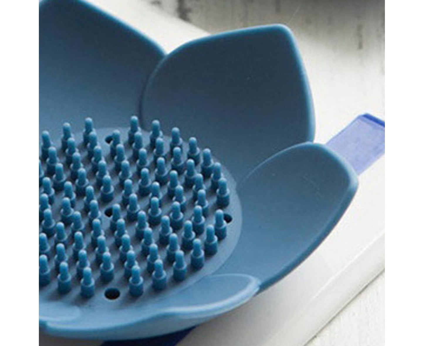Soap Box Non-slip Lightweight Lotus Shape Box Silicone Draining Soap Dish for Home-Blue