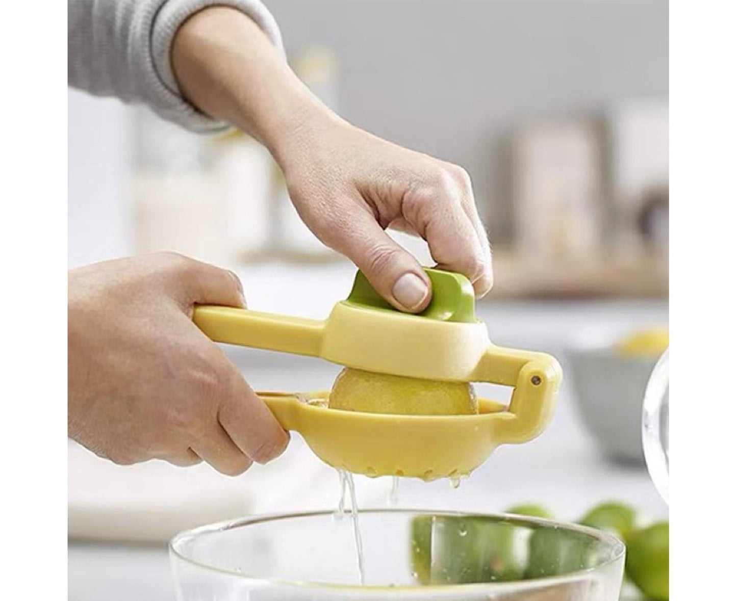 Lemon Squeezer, Multifunctional Plastic Portable Juicer for Fruit, Home Use, Yellow