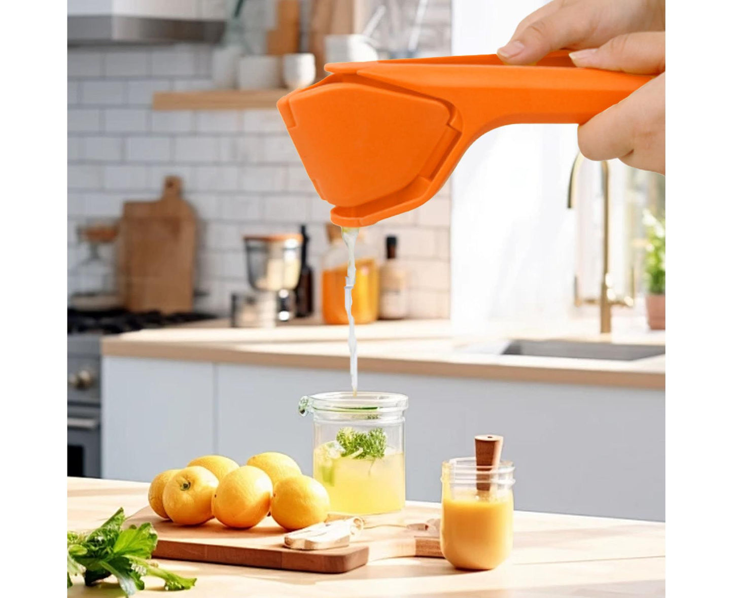 Manual Juicer, Ergonomic Hand Press Citrus Squeezer for Lemon & Orange, Home Use