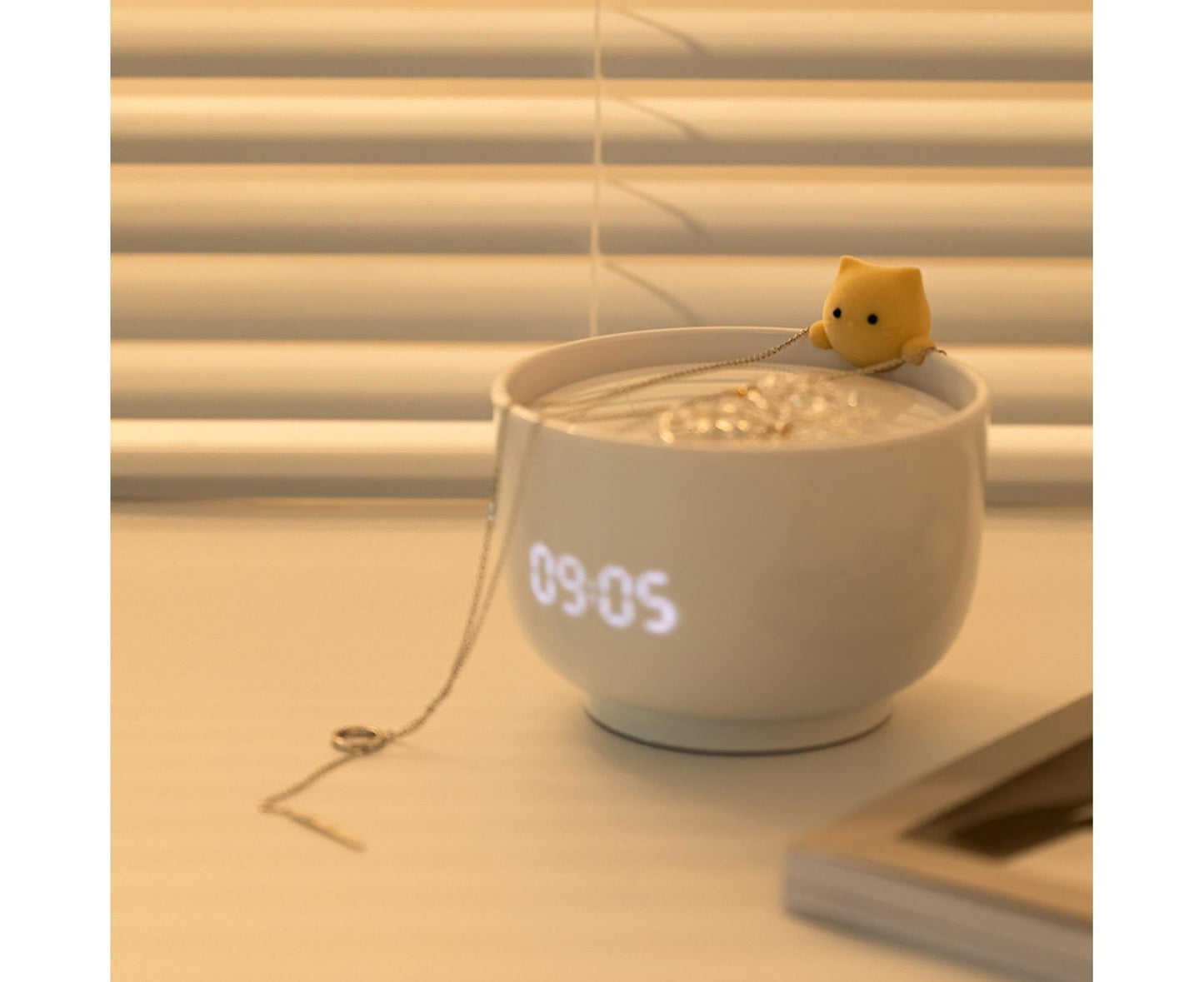 Alarm Clocks USB Powered Cats Teacup ABS LED Night Light Digital Clock for Desk - Yellow
