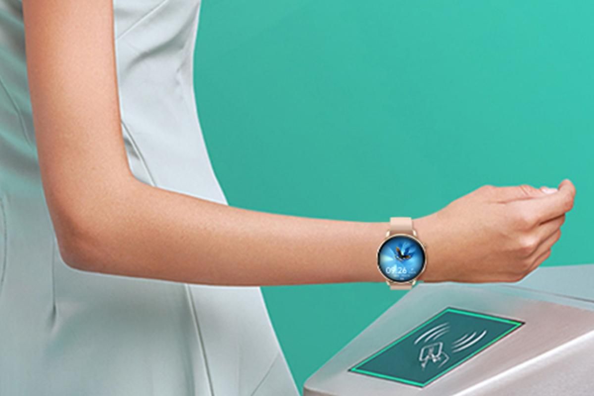 Women Fashion Smartwatch with Heart Rate and Sleep Monitoring IP67 Waterproof