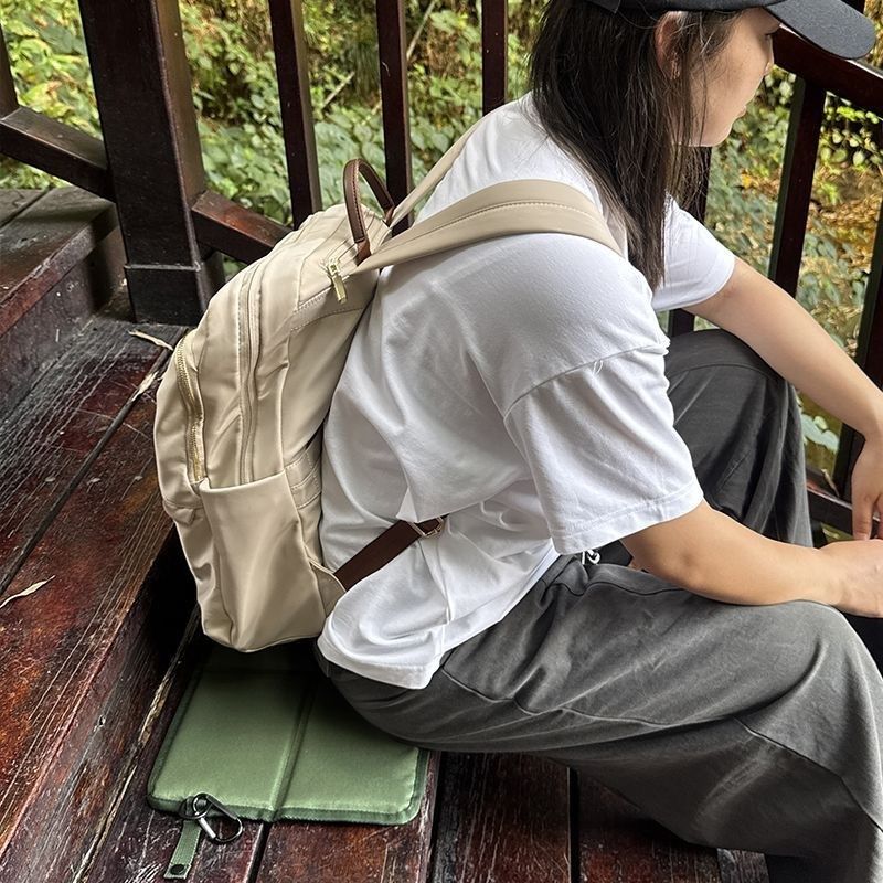 Portable Folding Outdoor Seat Cushion, Portable Insulated Seat Cushion for Camping, Picnics, and Hiking - Green