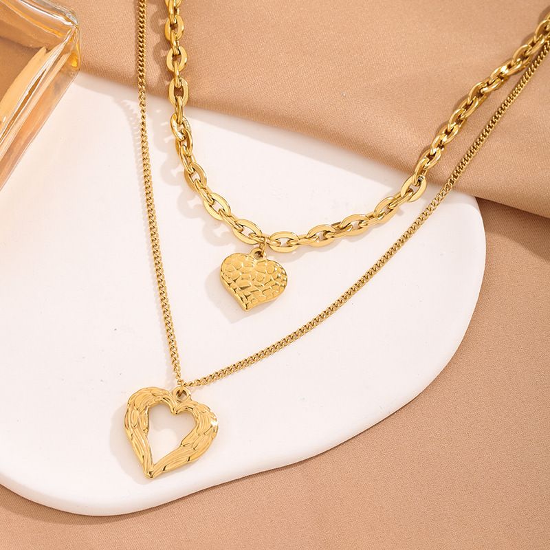 Women's Layered Necklace with Gold-Plated Heart Pendant – Vintage-Style Women's Necklace