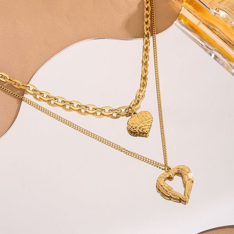 Women's Layered Necklace with Gold-Plated Heart Pendant – Vintage-Style Women's Necklace