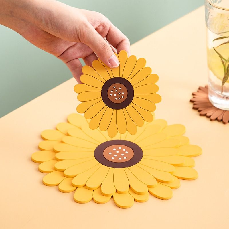 4-Pack - Sunflower-Shaped PVC Heat-Resistant Placemat, Non-Slip Trivet for Bowls, Pots & Cups - Brown