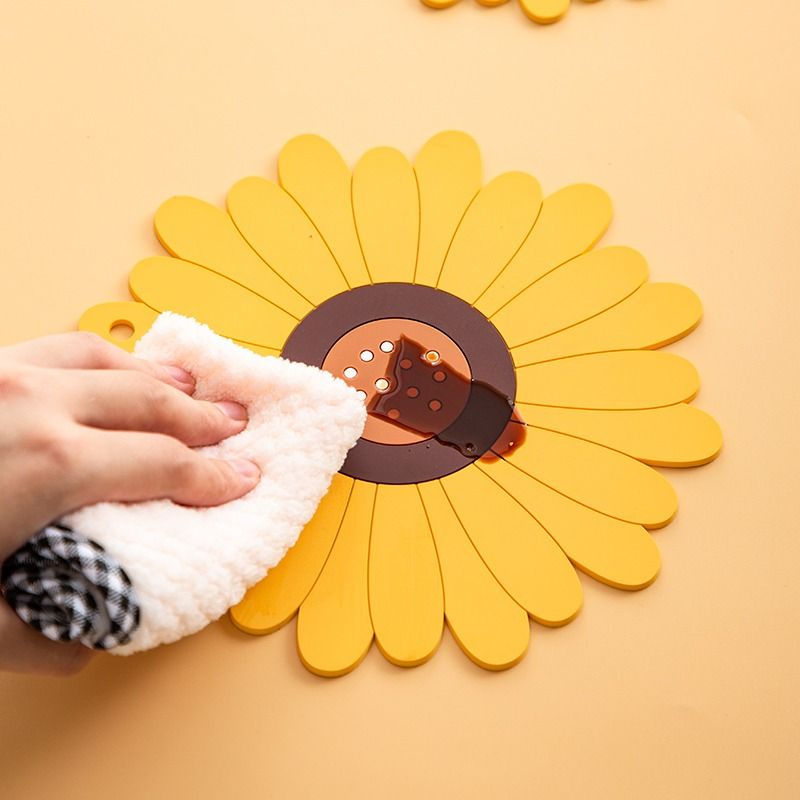 4-Pack - Sunflower-Shaped PVC Heat-Resistant Placemat, Non-Slip Trivet for Bowls, Pots & Cups - Brown