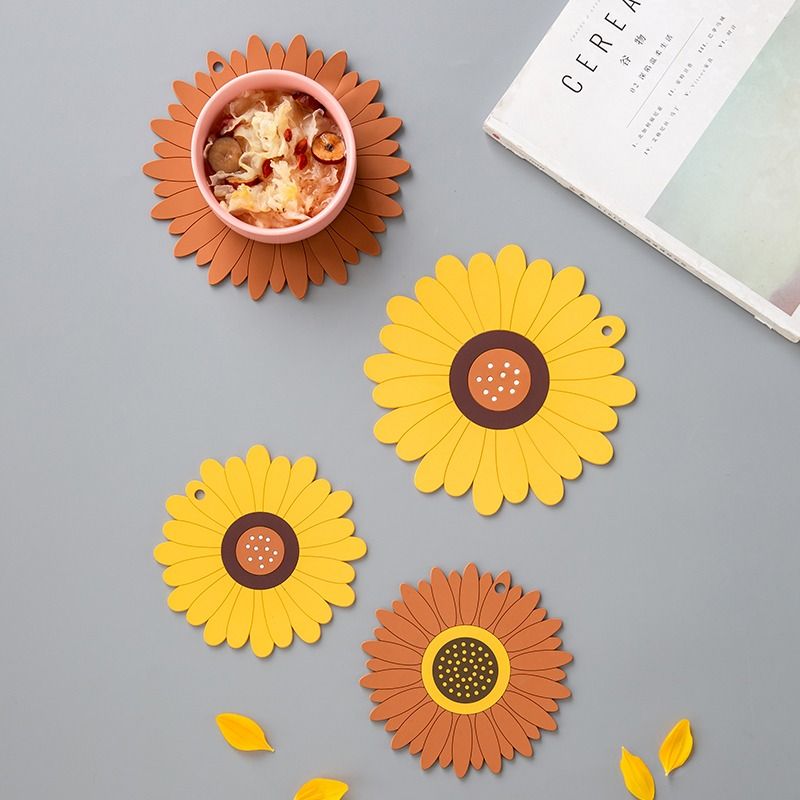 4-Pack - Sunflower-Shaped PVC Heat-Resistant Placemat, Non-Slip Trivet for Bowls, Pots & Cups - Brown