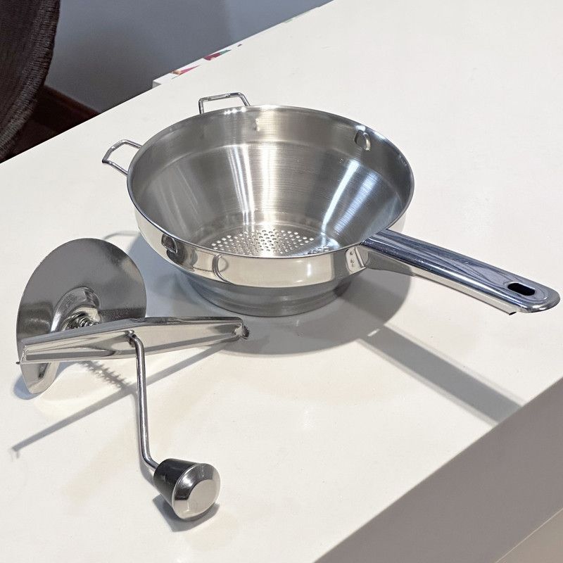 Stainless Steel Manual Food Mill with 3 Discs, Potato Fruit Vegetable Puree Masher