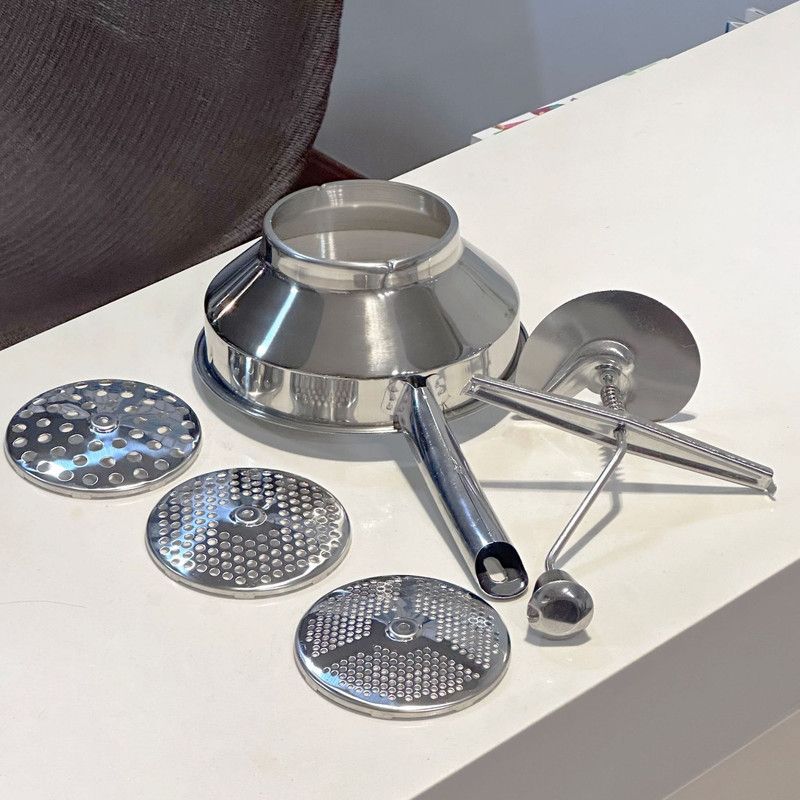 Stainless Steel Manual Food Mill with 3 Discs, Potato Fruit Vegetable Puree Masher