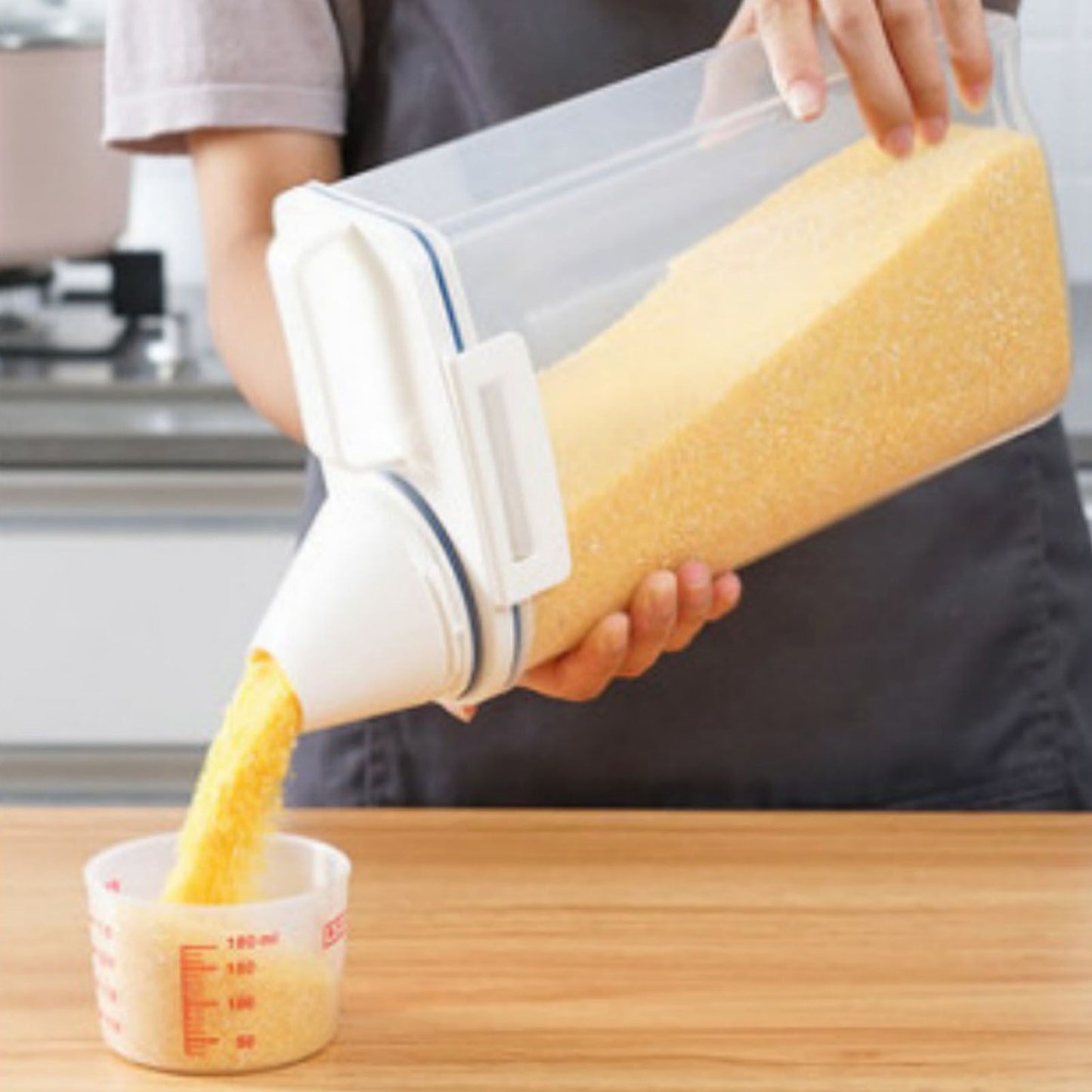 Rice Container Portable Compact 2kg Capacity Box Design Food Grade PP Plastic Airtight Food Storage Container Transparent Color