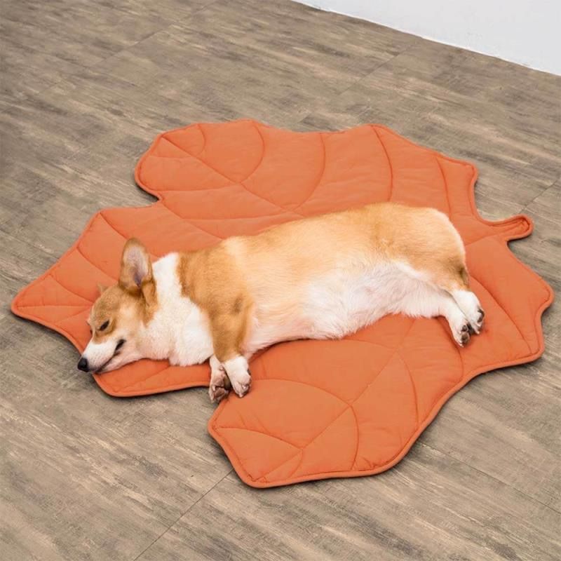 Leaf-Shaped Multi-Functional Pet Mat – Plush, Thick, and All-Season Comfort for Your Cat or Dog, Perfect as a Floor Pad, Crate Cushion, Sofa Protector, or Cozy Blanket (Orange)