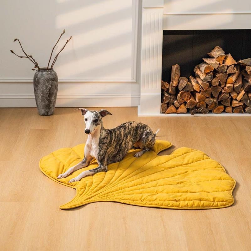 Cozy Leaf-Shaped Pet Mat for Dogs and Cats – Multi-Use Plush Sleeping Pad, Warm Blanket, and Crate Cover for All Seasons, Soft Pillowy Cushion Perfect for Resting, Napping, or Snuggling Anytime (Yellow)