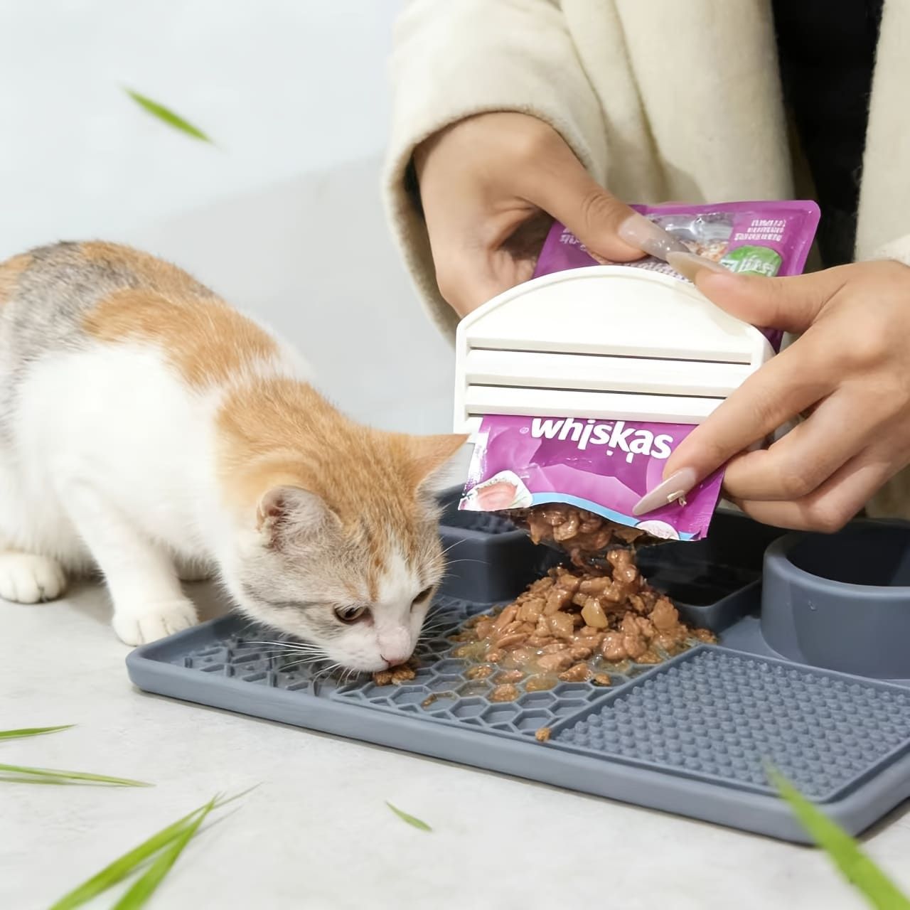 Pet Wet Food Pouch Scraper – Effortlessly squeeze every last bit of cat or dog wet food, paste, or puree from pouches without mess. Ideal for home feeding, this handy tool helps reduce waste and keeps hands clean during daily mealtime. (Grey)