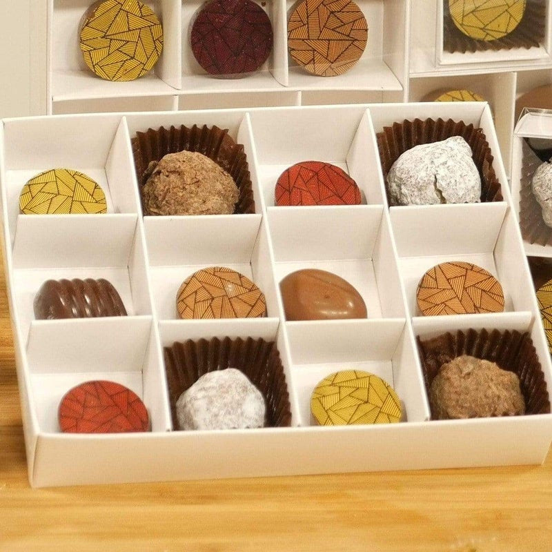 100 Pack of White Card Chocolate Sweet Soap Product Retail Gift Box - 12 bay 4x4x3cm Compartments  - Clear Slide On Lid - 16x12x3cm