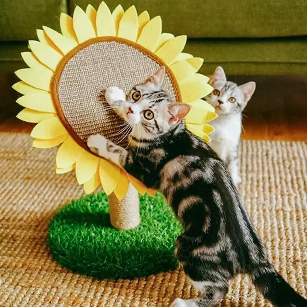Sunflower Shaped Cat Scratcher Cat Tree Non-Shedding Durable Cardboard Material