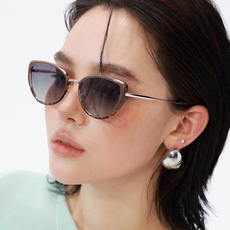 Black Frame Chic Cat Eye Polarized Sunglasses for Women - Lightweight UV Protection Fashion Eyewear