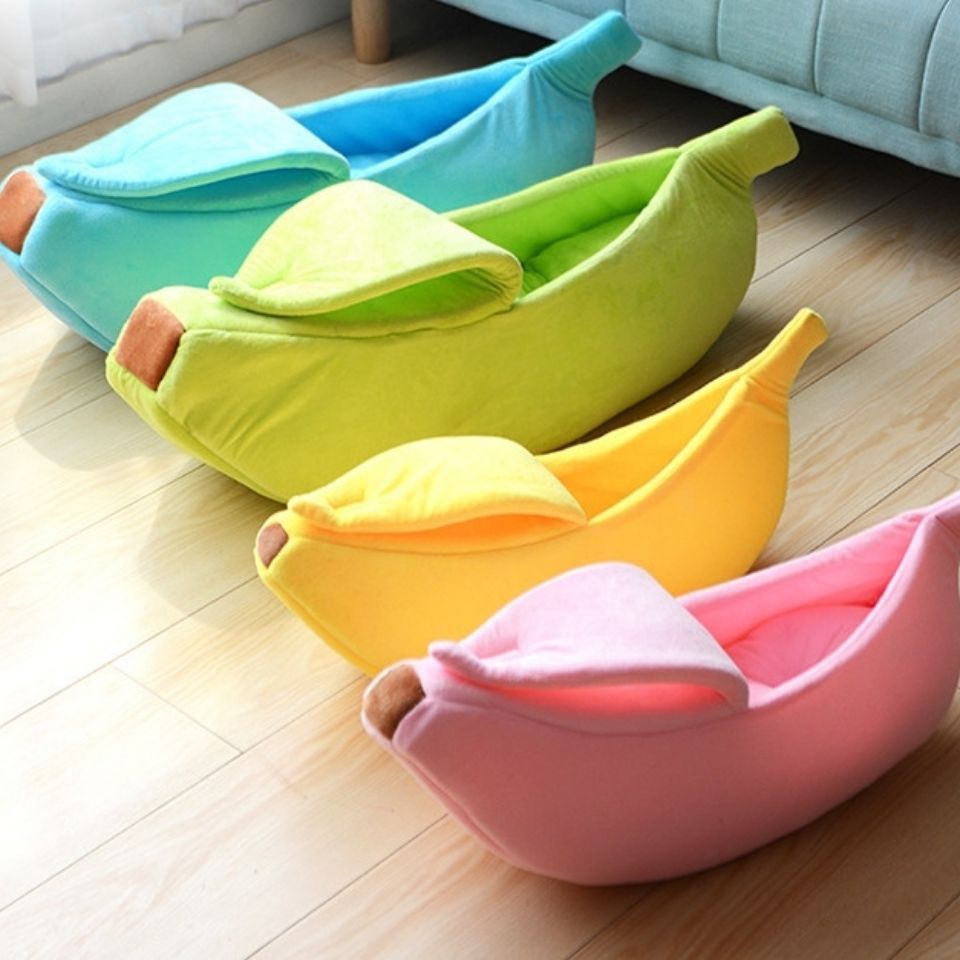 Beige Cozy Banana Peel Pet Bed - Plush & Warm Cave House for Cats & Small Dogs (Medium)