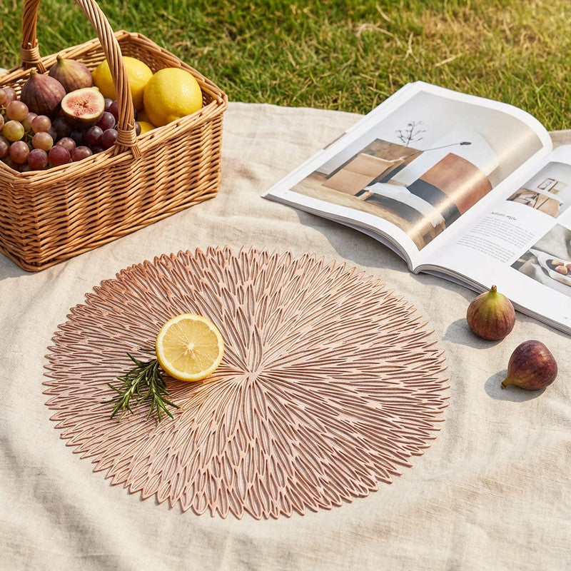 Gold Set of 3 Nordic-Style Round Table Mats – Heat-Resistant, Non-Slip PVC Placemats for Home Use, Creative Dish Pads, 38cm Diameter, Ideal for Dining Tables and Decor