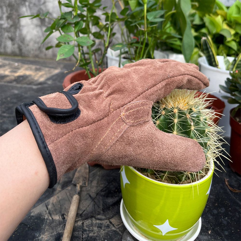 Size XL Heavy-Duty Cowhide Protective Gloves with Heat Resistant and Wear-Proof Leather for Outdoor Camping Welding and Industrial Work Reliable Hand Guard for Local Professionals