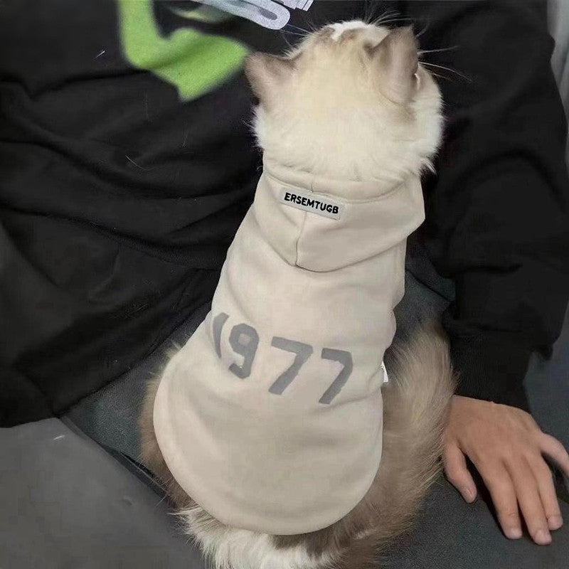 2-Pack M sizeTrendy Pet Hoodie with "1977" Print - Warm Winter Wear for Cats and Small Dogs - with Plush Lining -   Beige and Dark Grey