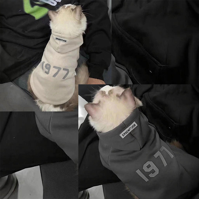 2-Pack L sizeTrendy Pet Hoodie with "1977" Print - Warm Winter Wear for Cats and Small Dogs - with Plush Lining -   Beige and Dark Grey