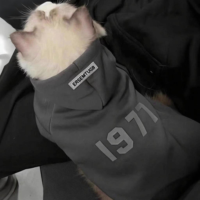 2-Pack 2XL sizeTrendy Pet Hoodie with "1977" Print - Warm Winter Wear for Cats and Small Dogs - with Plush Lining -   Beige and Dark Grey